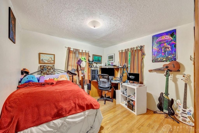 39 Spartan Dr, Oxford, OH 45056 - bedroom featuring wood finished floors, a textured ceiling, and an office area