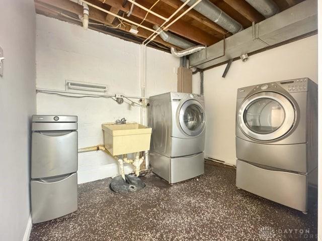 5565 Short Rd, New Carlisle, OH 45344 - washroom featuring independent washer and dryer