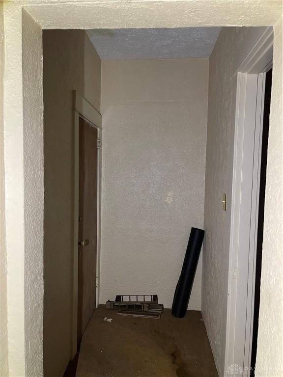 1904 Salem Ave 1900, 1902 Unit 1900, Dayton, OH 45406 - hall featuring a textured wall