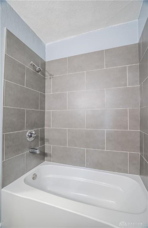 3108 Ohio Ave, Middletown, OH 45042 - bathroom featuring shower / washtub combination