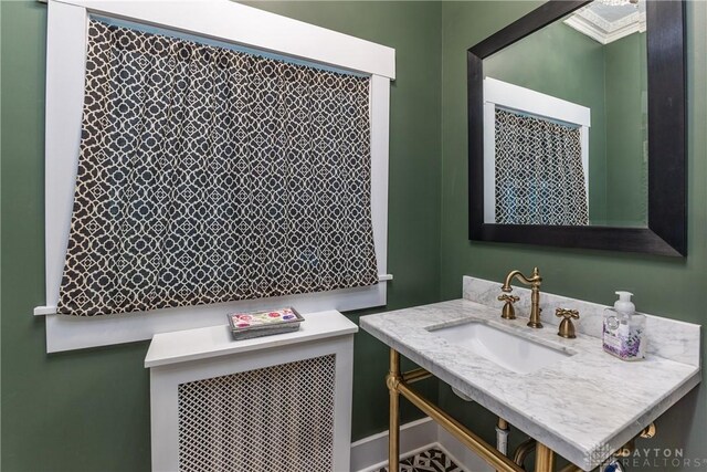 1500 Ridgeway Rd, Oakwood, OH 45419 - bathroom featuring vanity