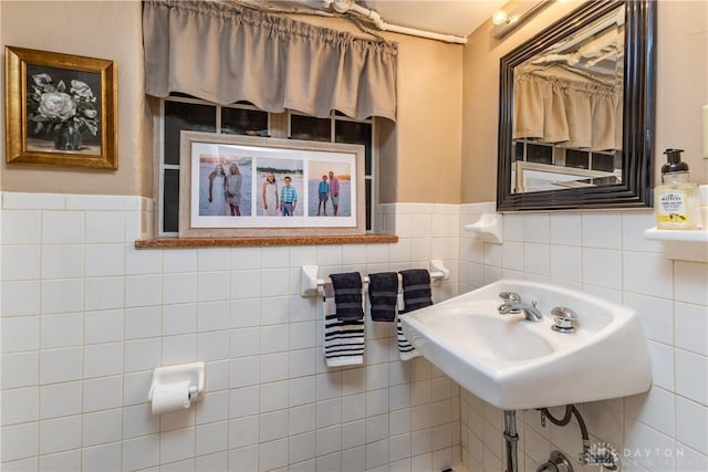1500 Ridgeway Rd, Oakwood, OH 45419 - bathroom with wainscoting and tile walls
