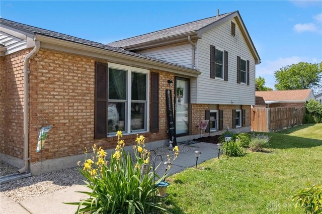 813 Ridge Rd, Englewood, OH 45322 - tri-level home featuring brick siding