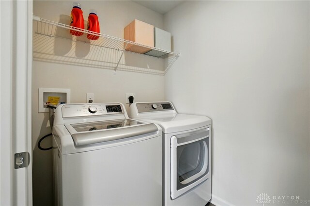 2550 Bellevue Dr, Batavia, OH 45103 - laundry area with independent washer and dryer