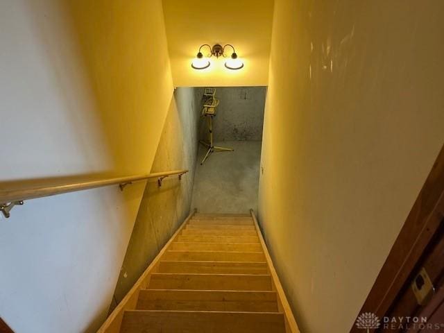 5671 Sonora Rd, Lewisburg, OH 45338 - view of staircase