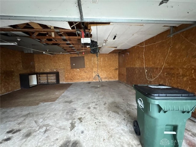 933 Washington St, Troy, OH 45373 - garage featuring a garage door opener