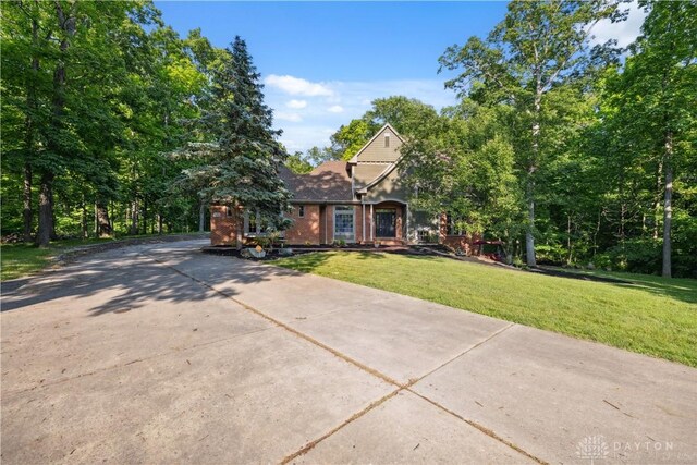 4384 New Market Banta Rd, Lewisburg, OH 45338 - view of front of home with a front yard and concrete driveway