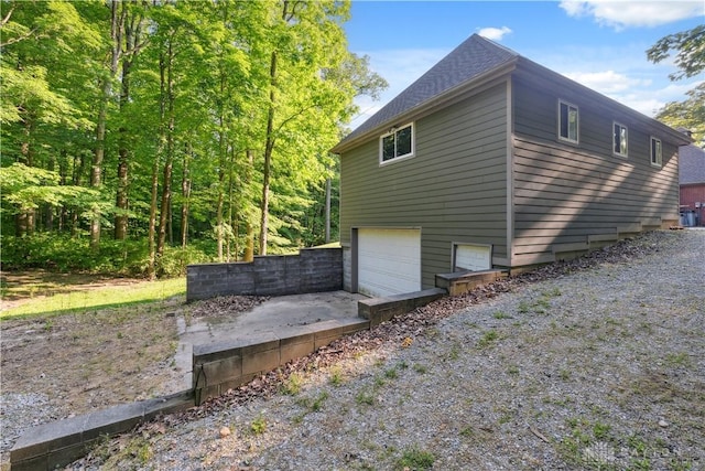 4384 New Market Banta Rd, Lewisburg, OH 45338 - view of side of property with an attached garage