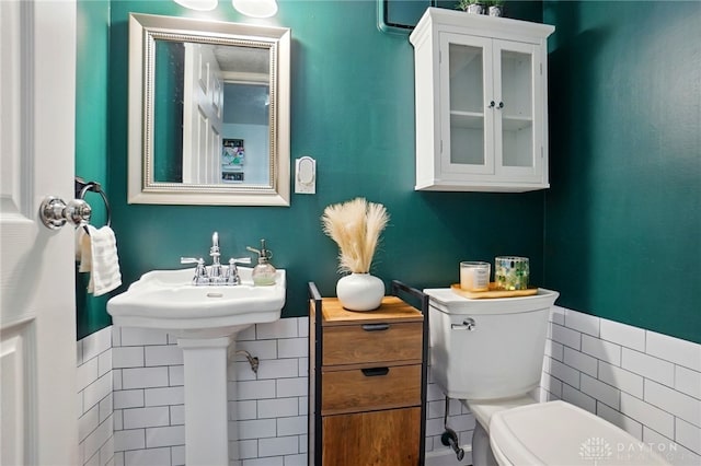 9675 Pellston Way, Miamisburg, OH 45342 - bathroom with tile walls, toilet, and wainscoting