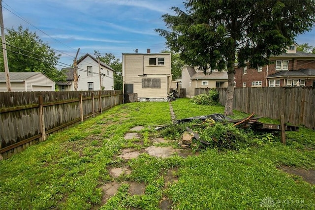 150 S Mcgee St, Dayton, OH 45403 - view of yard featuring a residential view