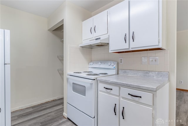 2648 Parklawn Dr, Kettering, OH 45440 - kitchen featuring under cabinet range hood, white appliances, light wood finished floors, light countertops, and white cabinets