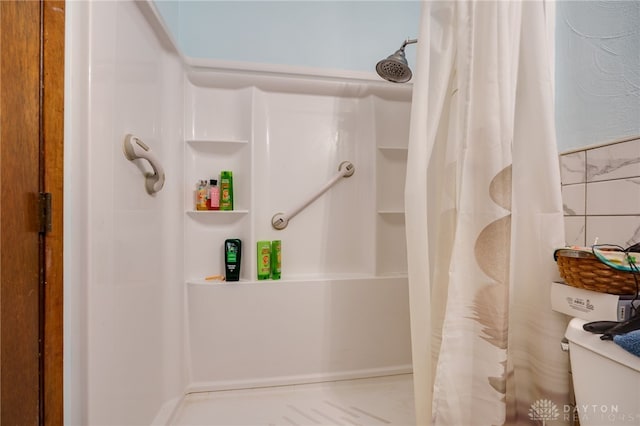 3726 Shawnee Trl, New Jasper Twp, OH 45335 - full bathroom featuring curtained shower