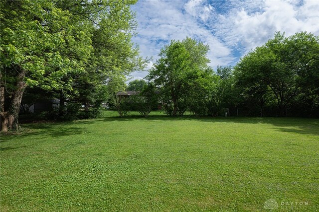 2547 Ryan Ct, Beavercreek, OH 45434 - view of grassy yard
