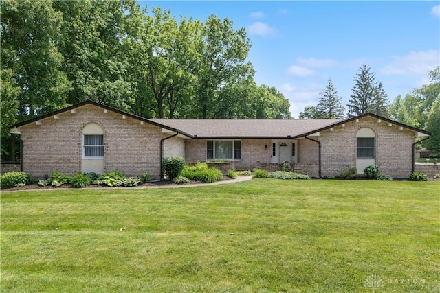 560 Roselake Dr, Centerville, OH 45458 - ranch-style home with a front lawn and brick siding