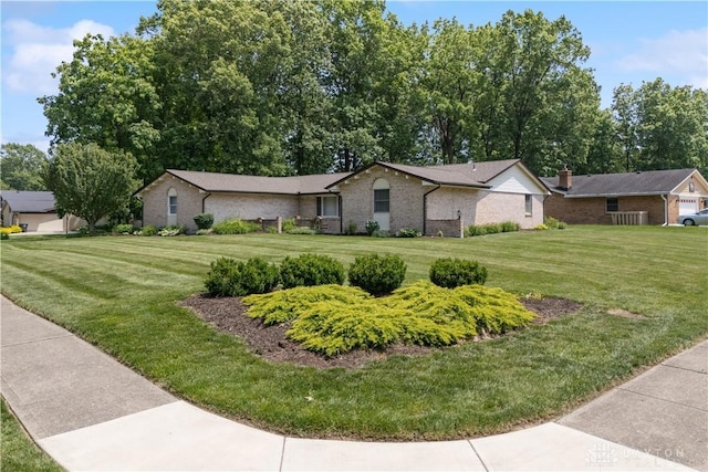 560 Roselake Dr, Centerville, OH 45458 - ranch-style house with a front yard and brick siding