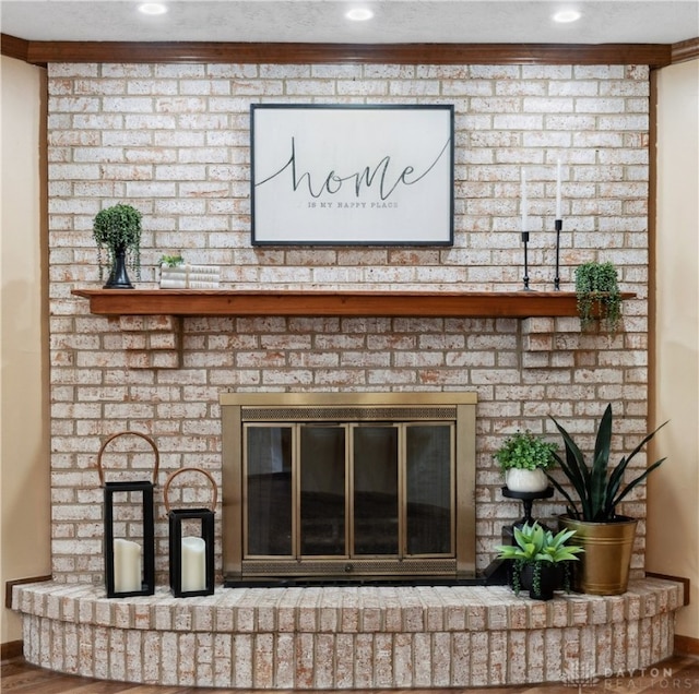 560 Roselake Dr, Centerville, OH 45458 - detailed view of a brick fireplace, recessed lighting, and baseboards