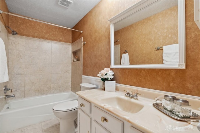 560 Roselake Dr, Centerville, OH 45458 - full bathroom featuring washtub / shower combination, vanity, toilet, and tile patterned flooring