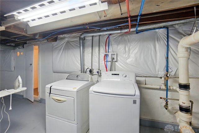 2755 S Blvd, Dayton, OH 45419 - laundry room with washer and clothes dryer