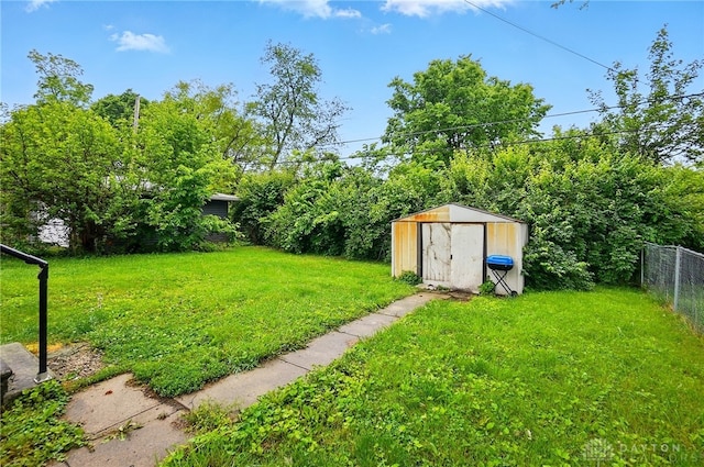 2755 S Blvd, Dayton, OH 45419 - view of yard with a storage unit