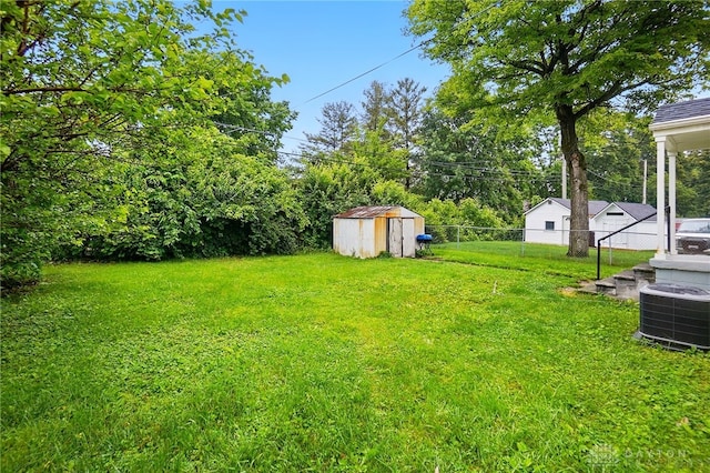2755 S Blvd, Dayton, OH 45419 - view of yard featuring a shed