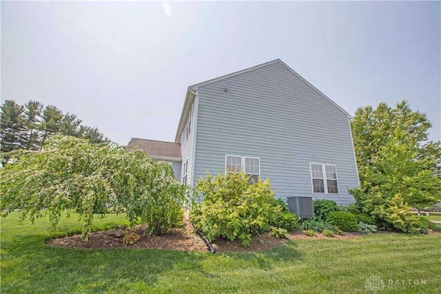 4560 James Madison Trl, Kettering, OH 45440 - view of side of home featuring a lawn and cooling unit