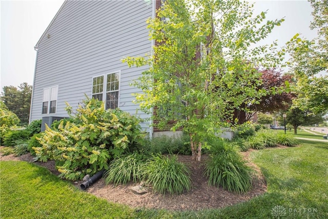 4560 James Madison Trl, Kettering, OH 45440 - view of side of property with a lawn