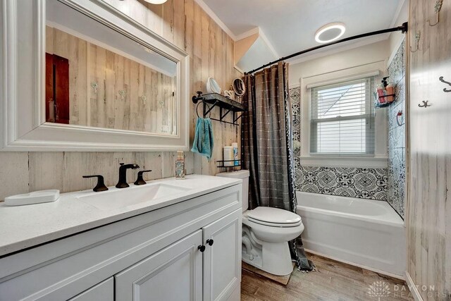 4975 Hamilton Eaton Rd, Hamilton, OH 45013 - full bathroom featuring toilet, vanity, wood finished floors, and shower / tub combo