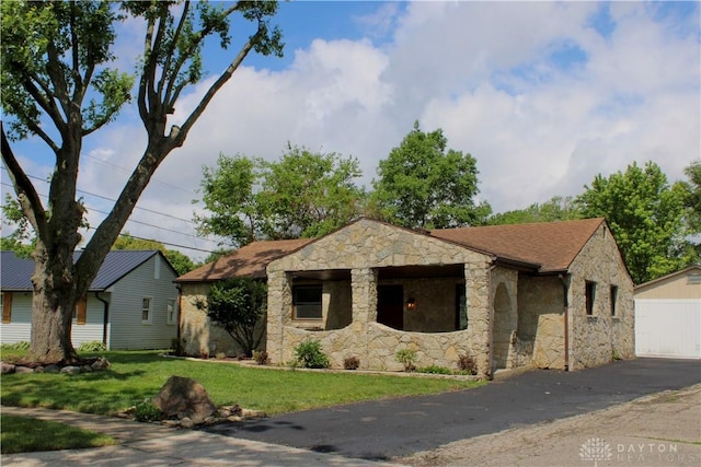 5317 Plainfield Rd, Dayton, OH 45432 - ranch-style home featuring stone siding and a front lawn
