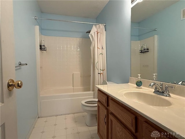 1529 Creekside Rd, Amelia, OH 45102 - full bath featuring toilet, shower / bath combo, vanity, and tile patterned floors