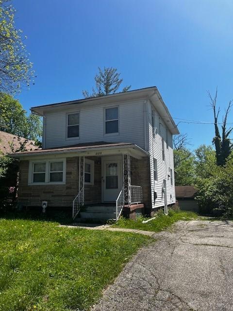 2218 Rugby Rd, Dayton, OH 45406 - view of front of home with a porch and a front yard