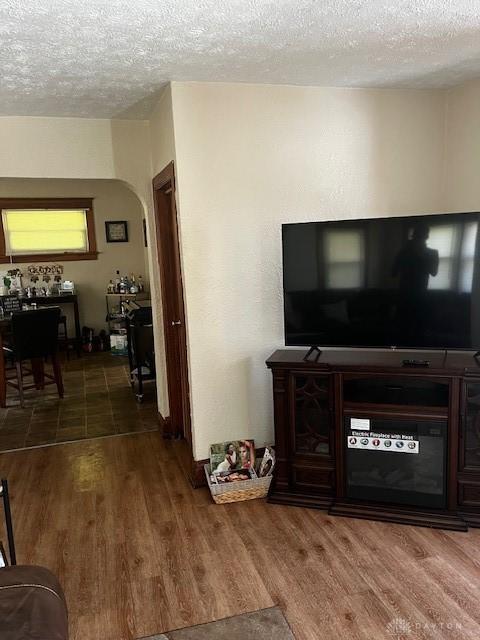 2218 Rugby Rd, Dayton, OH 45406 - living area featuring a textured ceiling, wood finished floors, and arched walkways