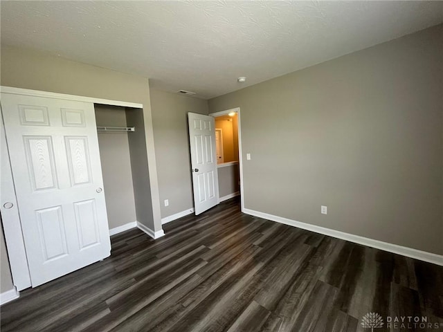 821 Prescot Cir, Trenton, OH 45067 - unfurnished bedroom with dark wood-type flooring, a closet, and a textured ceiling