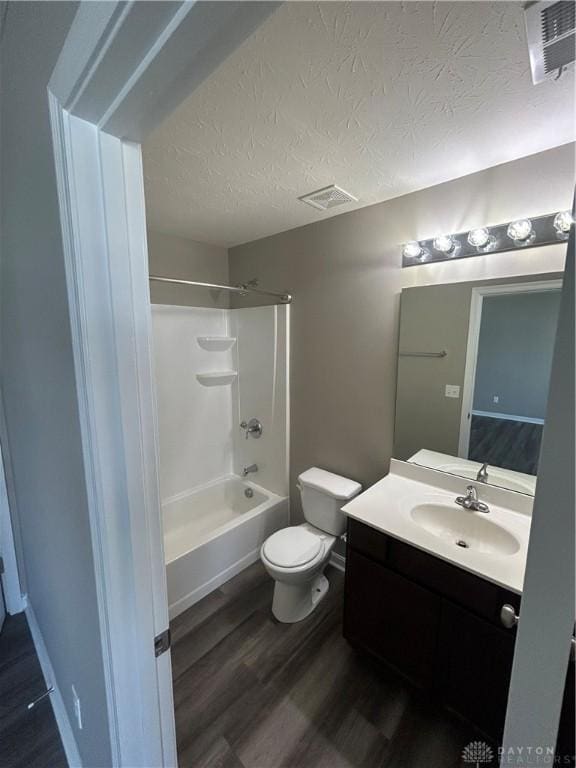 821 Prescot Cir, Trenton, OH 45067 - bathroom featuring wood finished floors, vanity, shower / washtub combination, and a textured ceiling