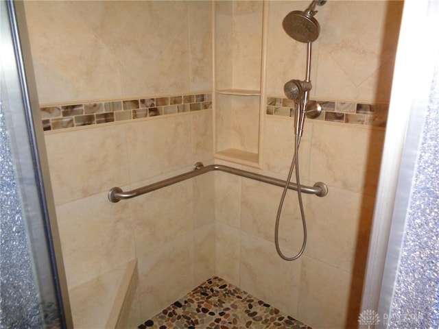 4502 Central Ave, Middletown, OH 45044 - full bath with a tile shower