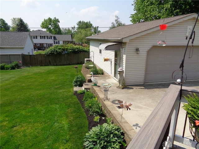 4502 Central Ave, Middletown, OH 45044 - view of yard featuring concrete driveway