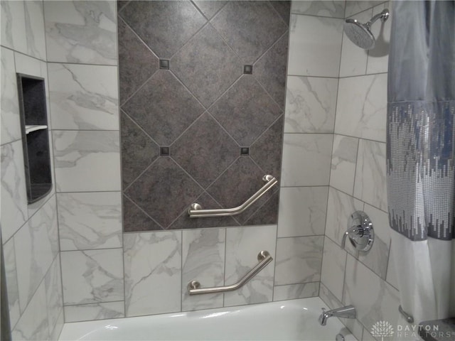 4502 Central Ave, Middletown, OH 45044 - full bath with shower / tub combination