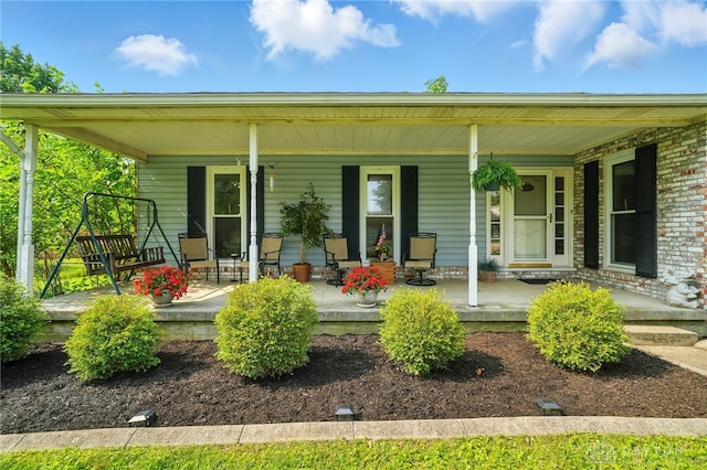 6007 Valleybrook Dr, Middletown, OH 45044 - view of exterior entry with covered porch