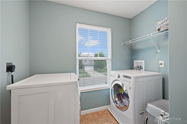 1750 Greentree Meadows Dr, Lebanon, OH 45036 - laundry room featuring washing machine and clothes dryer and baseboards