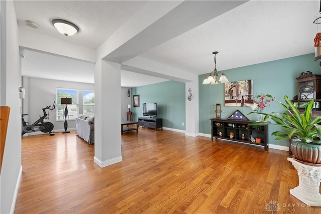 1750 Greentree Meadows Dr, Lebanon, OH 45036 - entrance foyer featuring a chandelier, wood finished floors, and baseboards