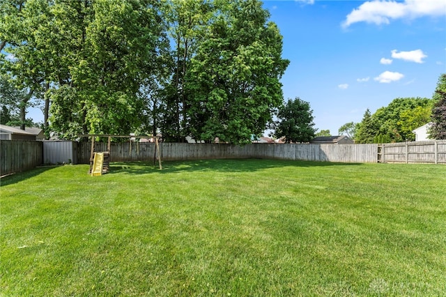 1410 Hunter Ct, Troy, OH 45373 - view of fenced backyard