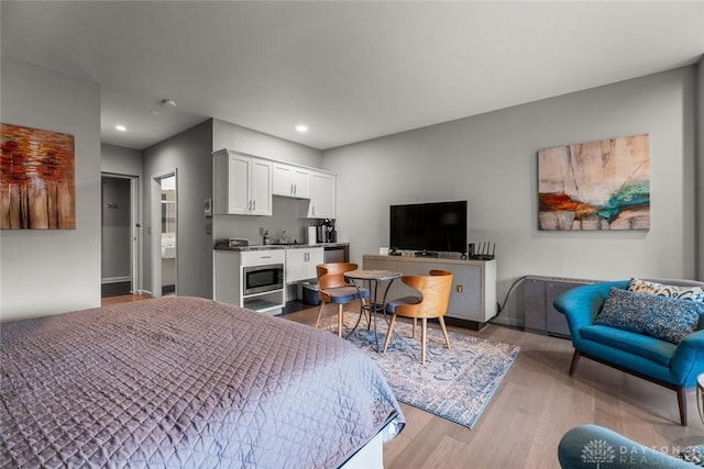 2230 S Patterson Blvd Unit 21, Dayton, OH 45409 - bedroom featuring light wood-type flooring, recessed lighting, and baseboards
