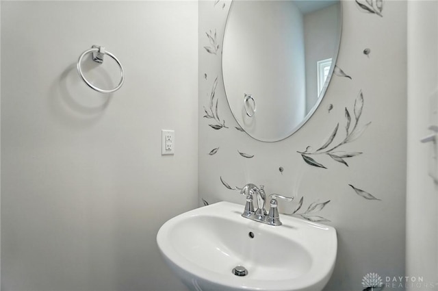 344 Warm Springs Dr, Fairborn, OH 45324 - bathroom with a sink