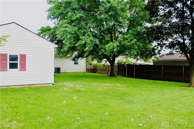 2589 Midvale St, Dayton, OH 45420 - view of yard featuring central AC