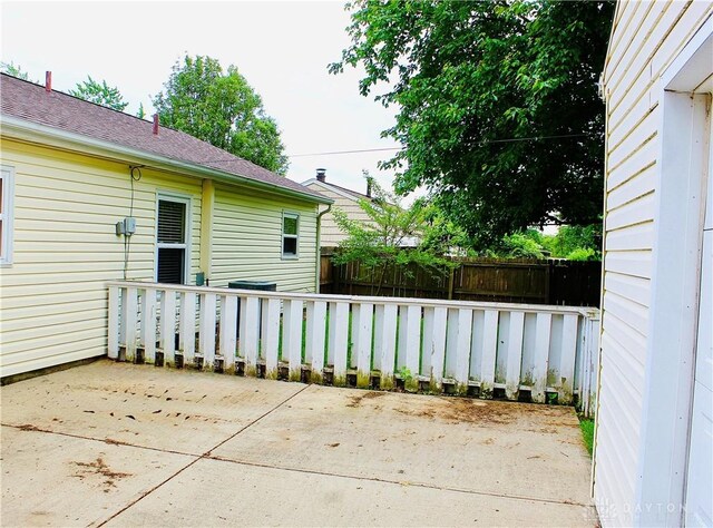 2589 Midvale St, Dayton, OH 45420 - view of patio