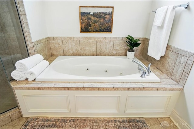160 Harbour Dr, Springboro, OH 45066 - bathroom featuring a jetted tub