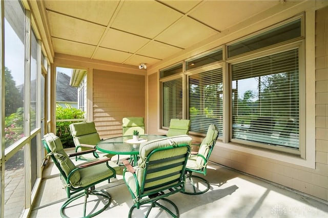 160 Harbour Dr, Springboro, OH 45066 - sunroom with outdoor dining area