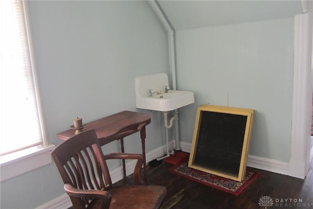 1600 Wayne Ave, Dayton, OH 45410 - sitting room featuring wood finished floors and baseboards