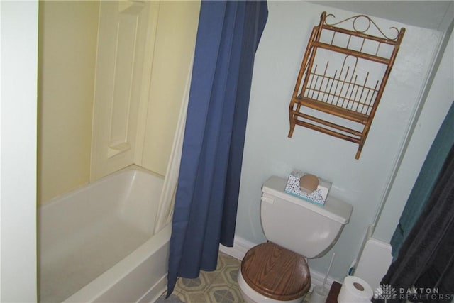 1600 Wayne Ave, Dayton, OH 45410 - full bath featuring toilet and shower / tub combo with curtain