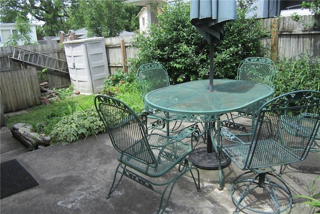 1600 Wayne Ave, Dayton, OH 45410 - fenced backyard with outdoor dining area and a patio