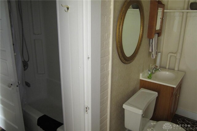 1600 Wayne Ave, Dayton, OH 45410 - bathroom with vanity and a shower